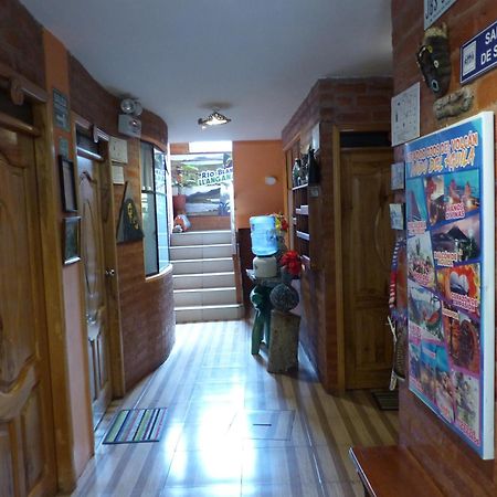 Hostal La Casa Amarilla City บาญอส ภายนอก รูปภาพ