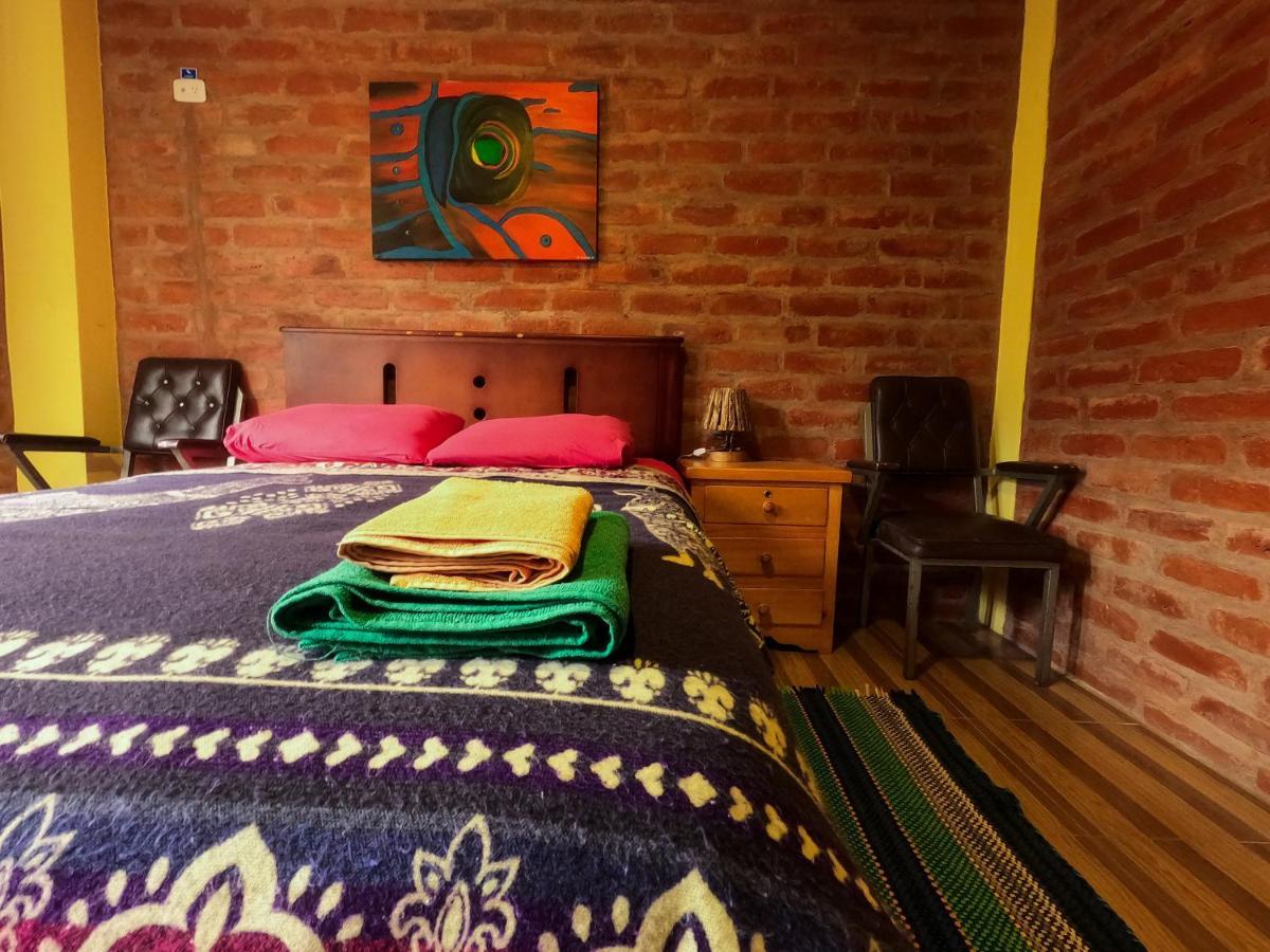 Hostal La Casa Amarilla City บาญอส ภายนอก รูปภาพ