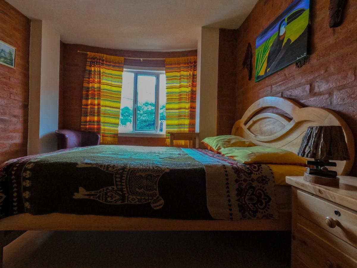 Hostal La Casa Amarilla City บาญอส ภายนอก รูปภาพ