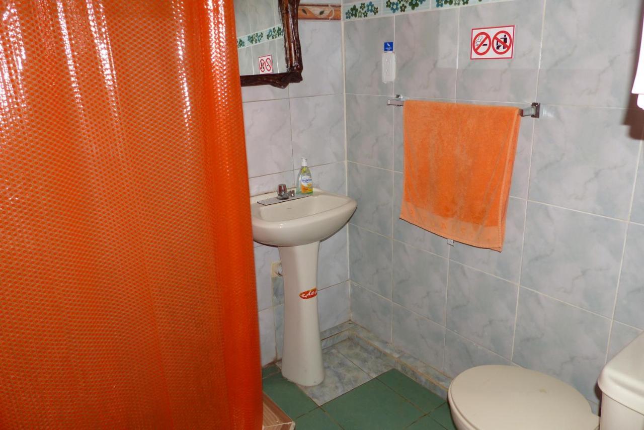 Hostal La Casa Amarilla City บาญอส ภายนอก รูปภาพ