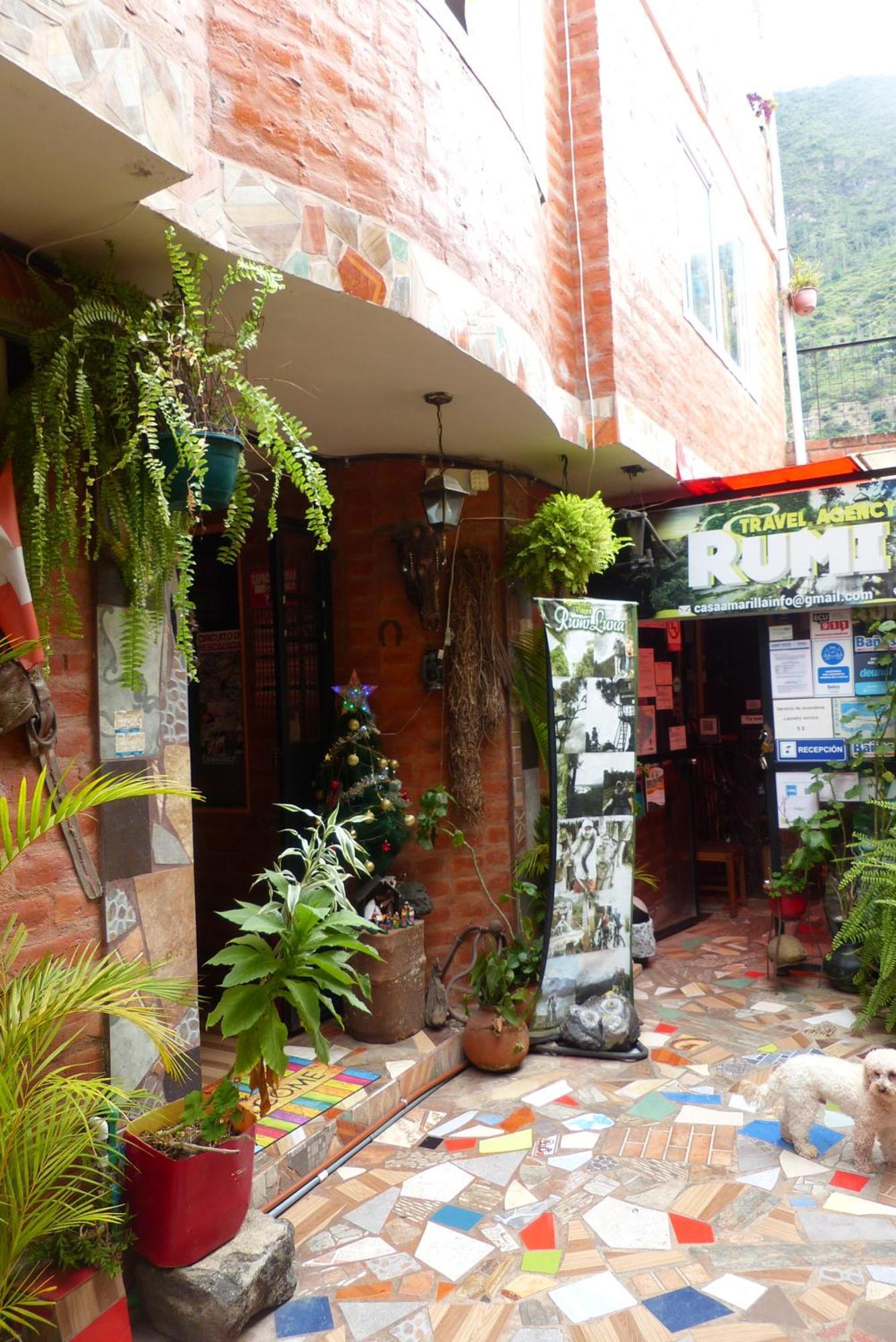 Hostal La Casa Amarilla City บาญอส ภายนอก รูปภาพ