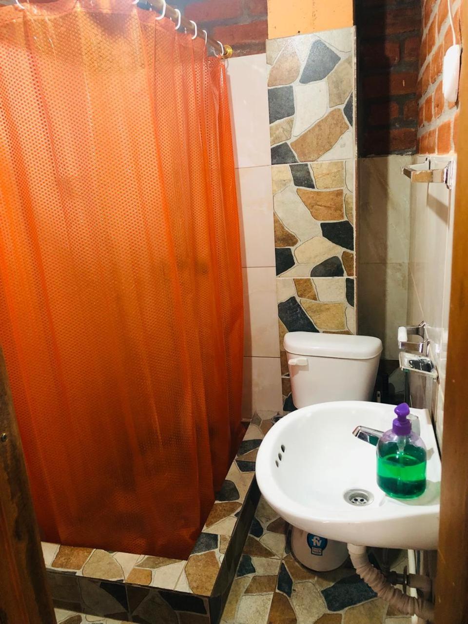 Hostal La Casa Amarilla City บาญอส ภายนอก รูปภาพ