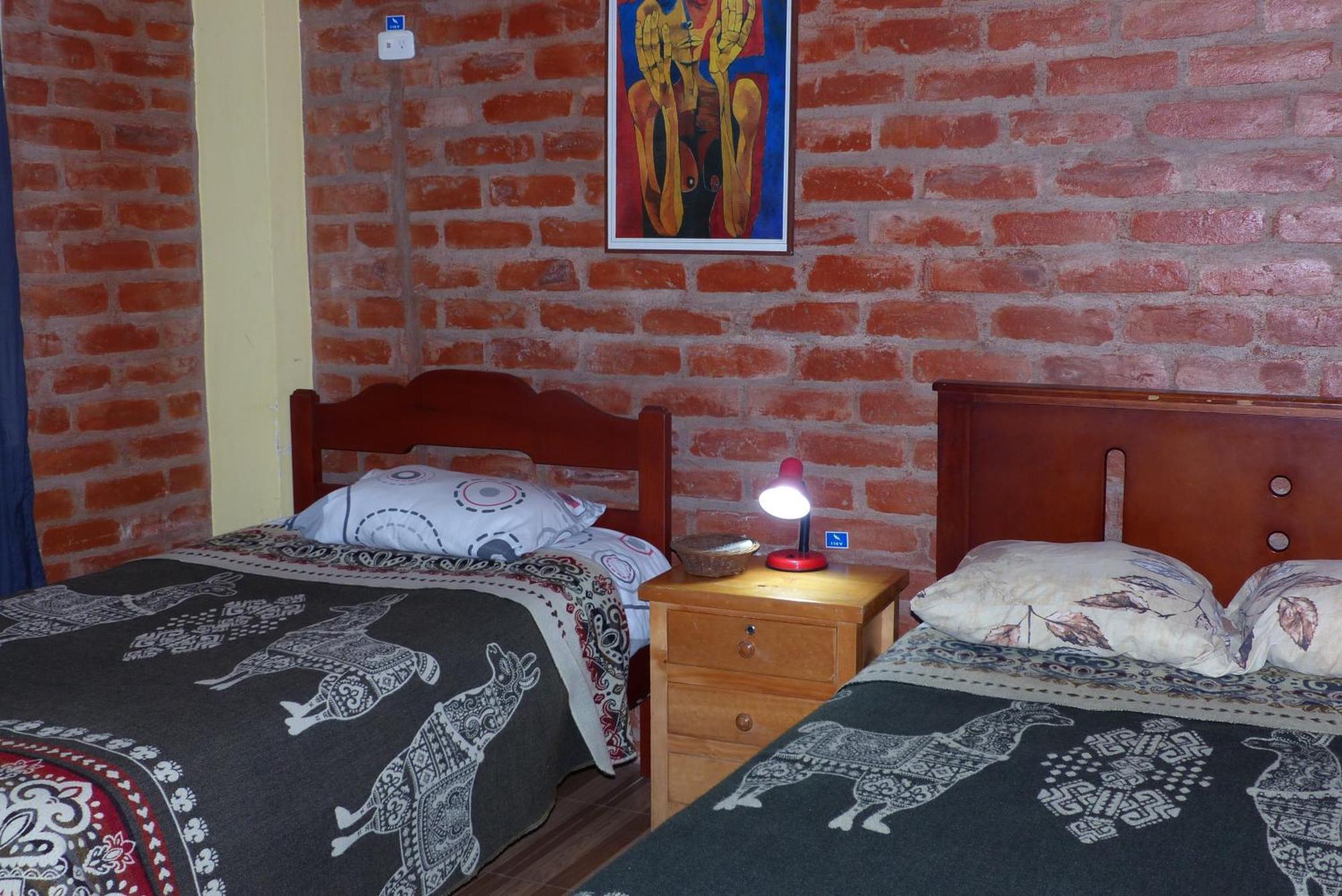 Hostal La Casa Amarilla City บาญอส ภายนอก รูปภาพ