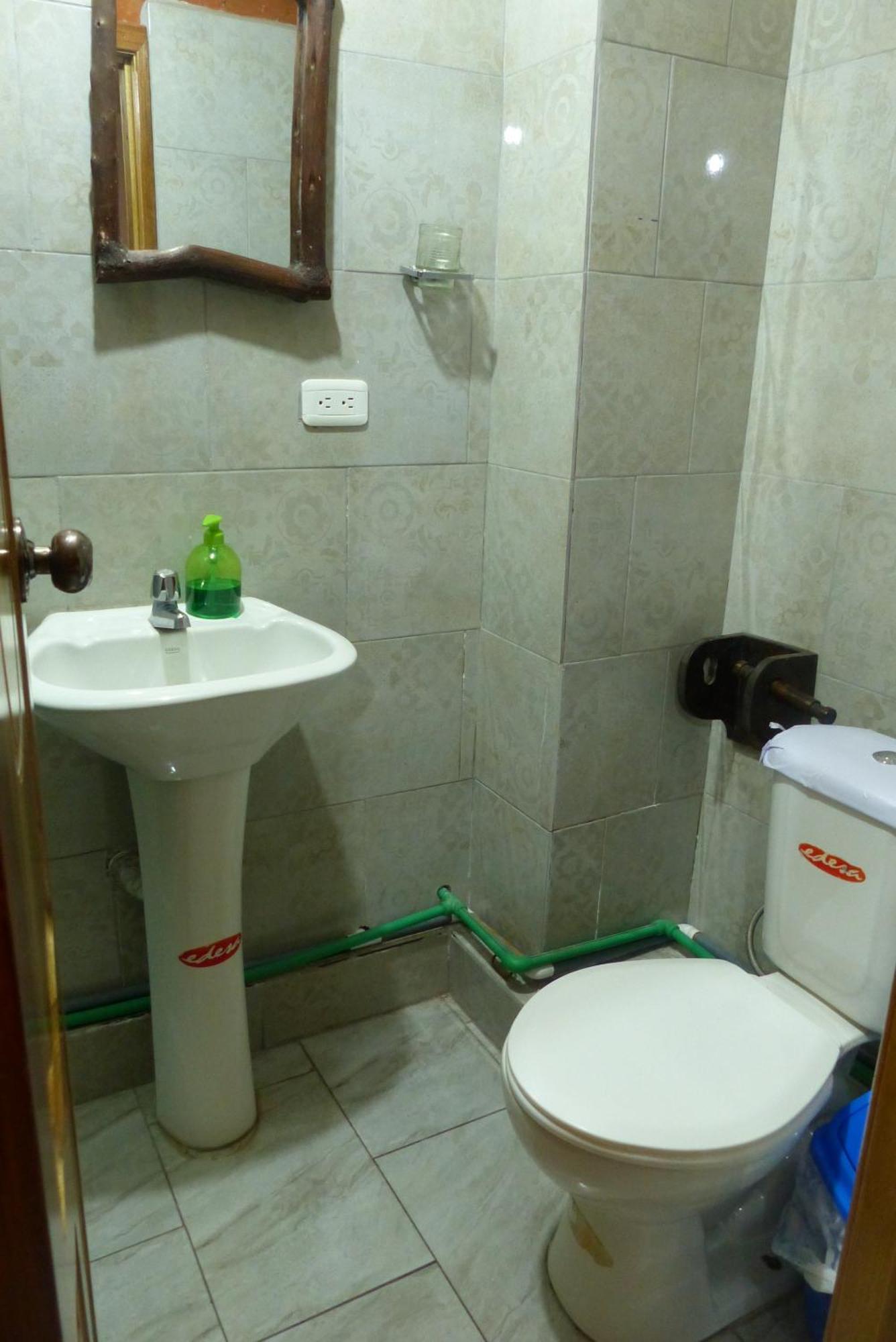Hostal La Casa Amarilla City บาญอส ภายนอก รูปภาพ