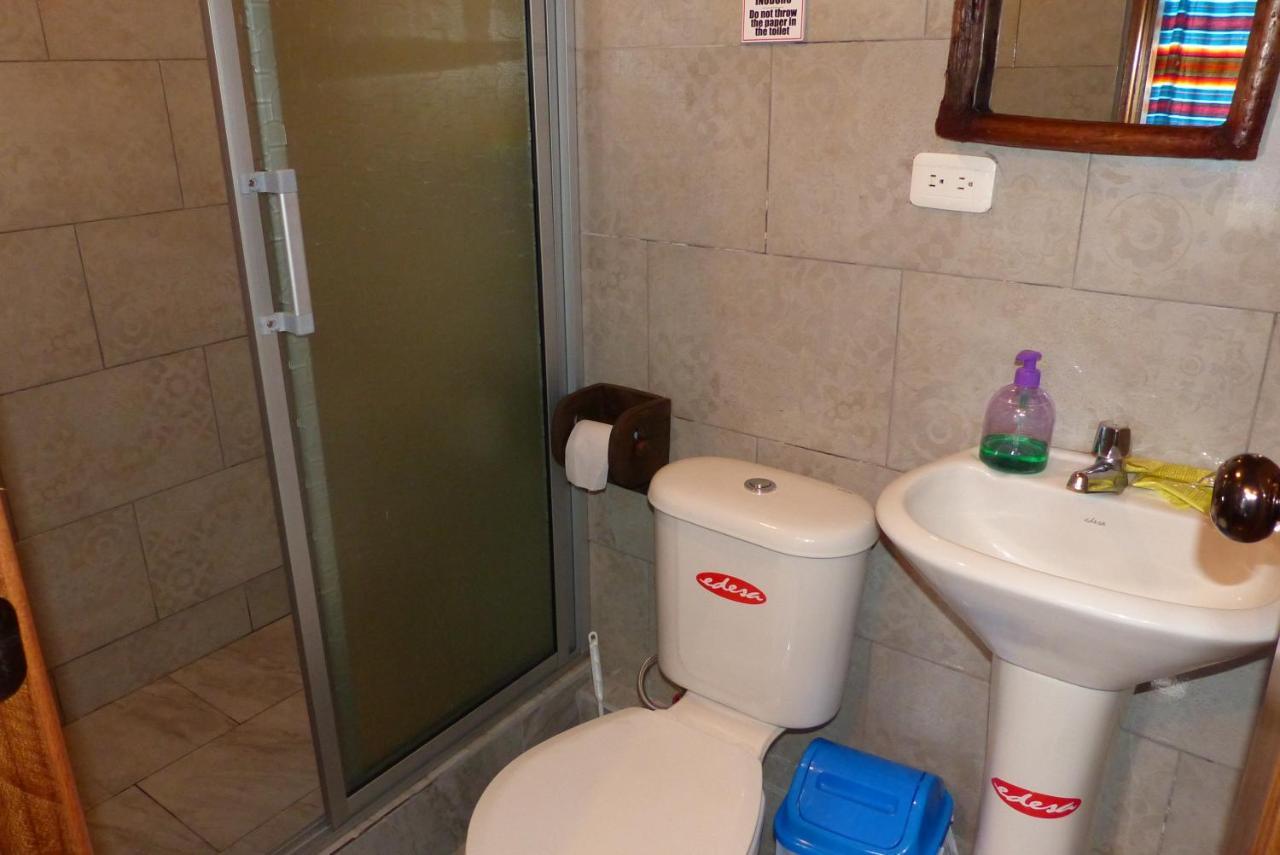 Hostal La Casa Amarilla City บาญอส ภายนอก รูปภาพ