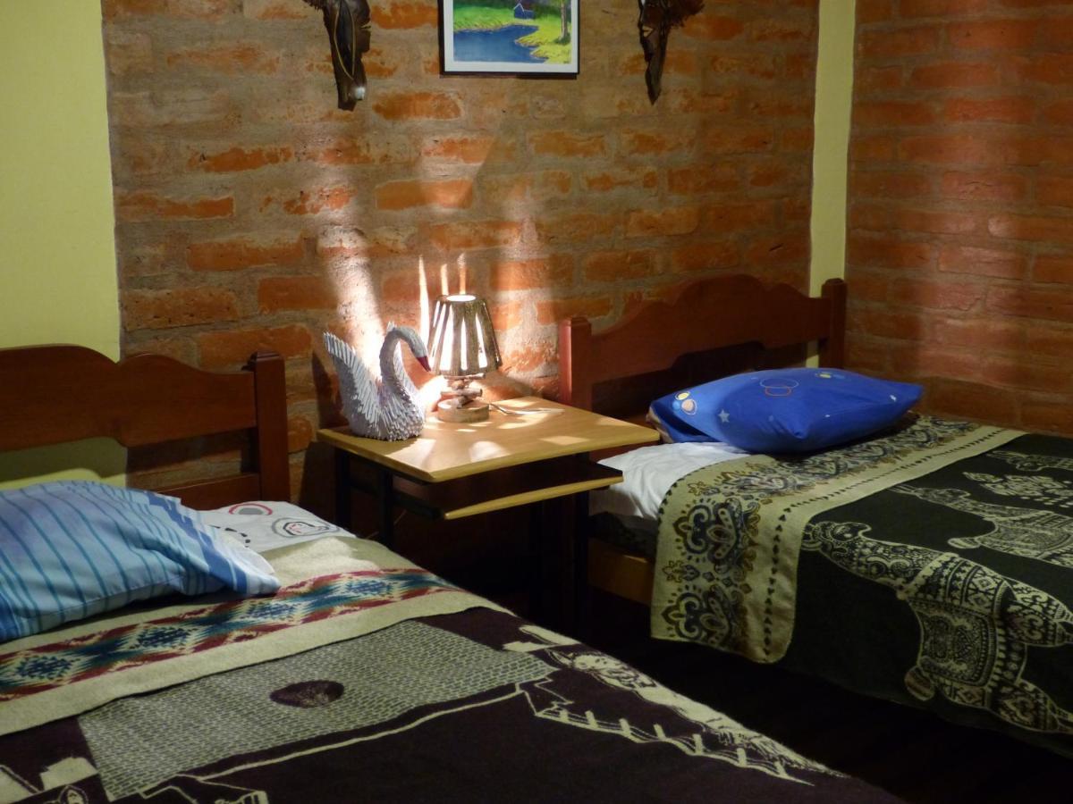 Hostal La Casa Amarilla City บาญอส ภายนอก รูปภาพ